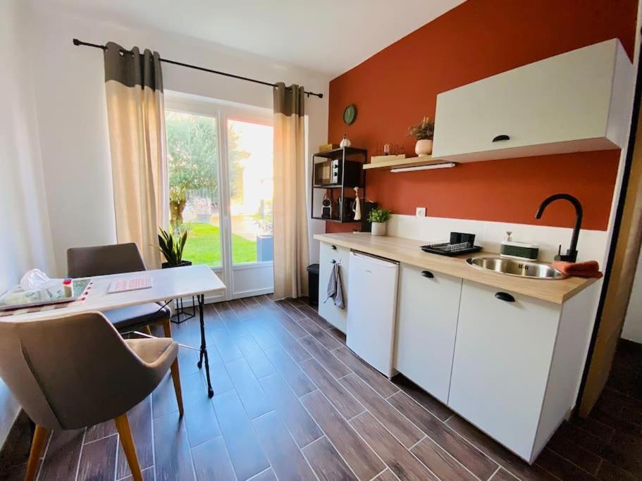 Studio D'Hotes Avec Piscine « Le Clos N°6 » Cormicy Zewnętrze zdjęcie